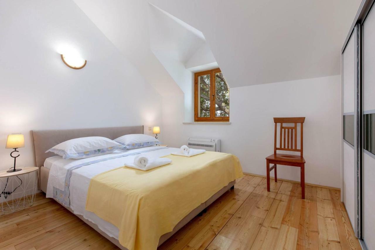 Villa Dubrava Tranquil Retreat Nestled In An Olive Grove For Serene Escapes Pucisca Exterior photo