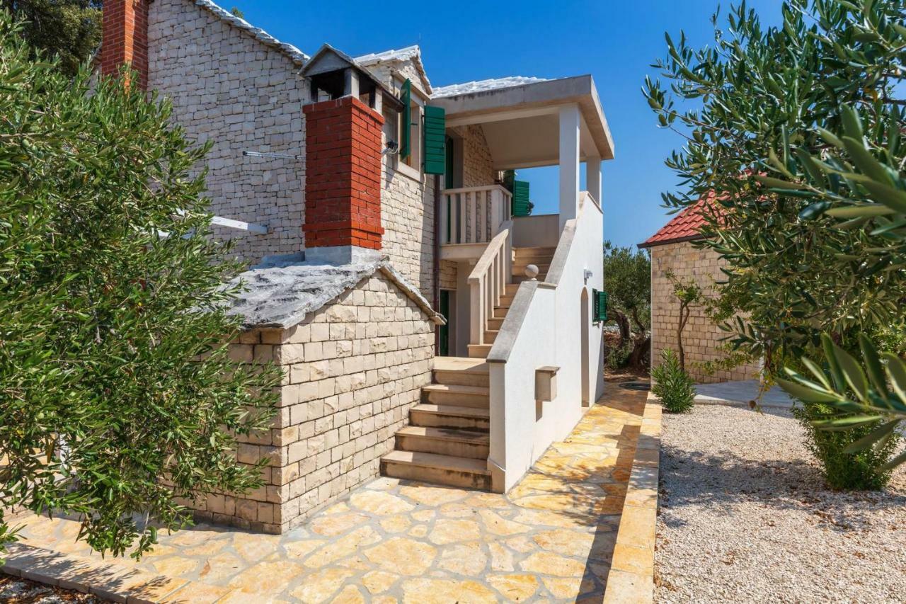 Villa Dubrava Tranquil Retreat Nestled In An Olive Grove For Serene Escapes Pucisca Exterior photo