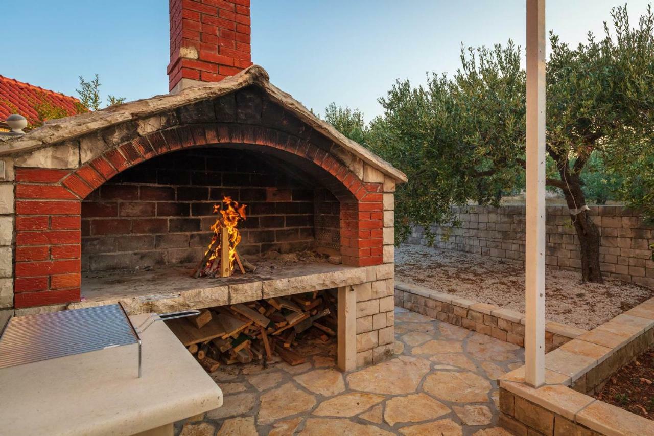 Villa Dubrava Tranquil Retreat Nestled In An Olive Grove For Serene Escapes Pucisca Exterior photo